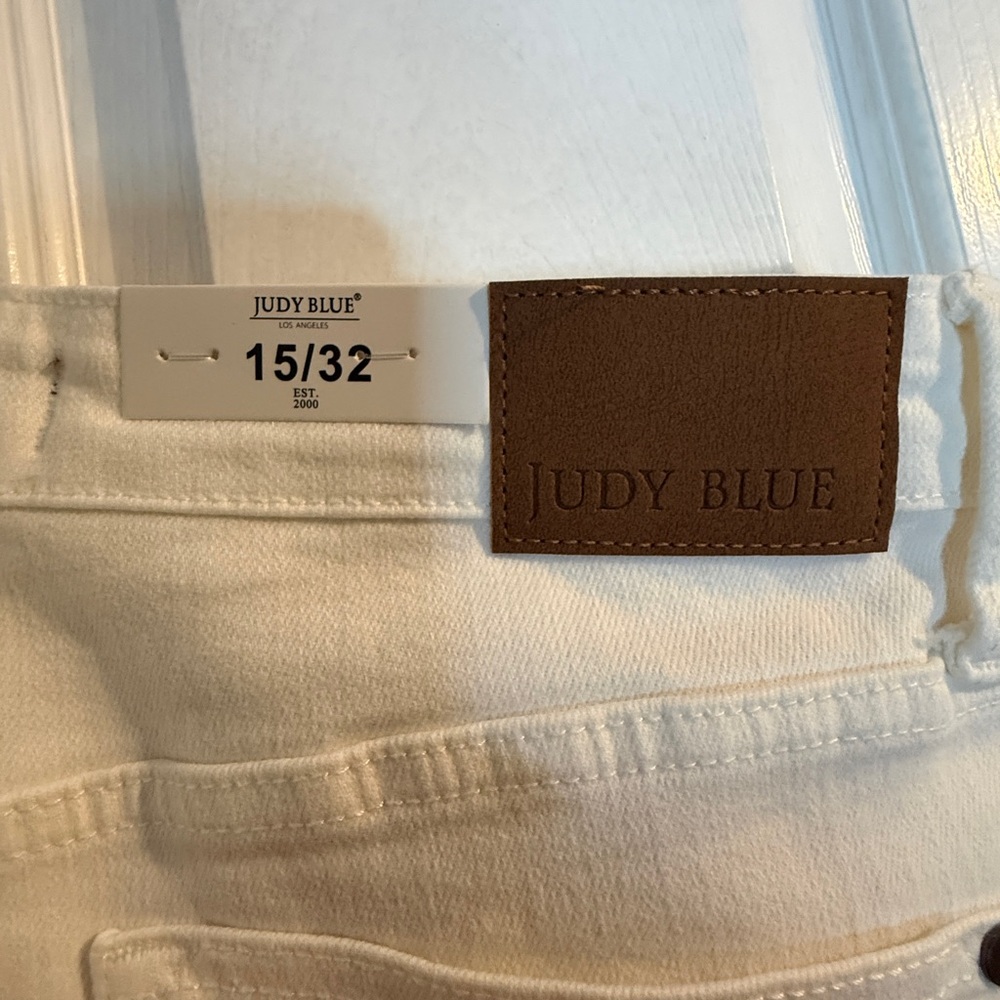 Judy Blue White Boyfriend Cut Jeans - 15 - Picture 7 of 8